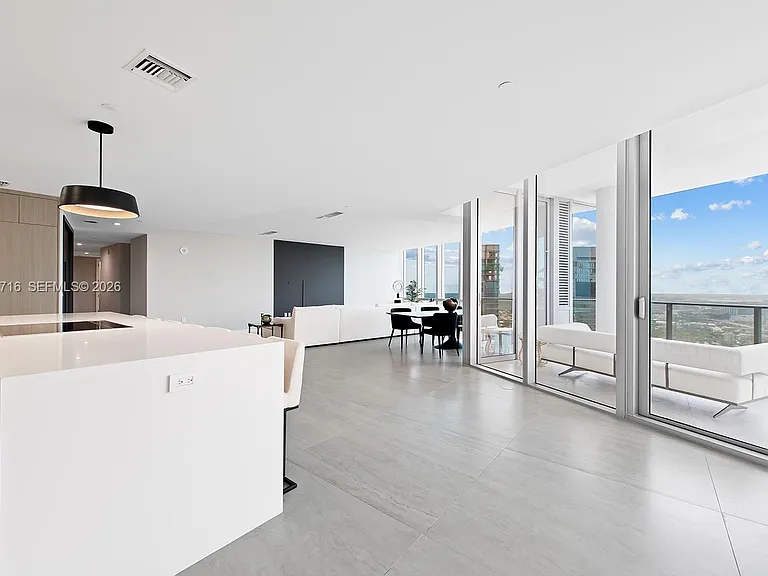 851 NE 1st Ave #Penthouse 5402 — Photo 11