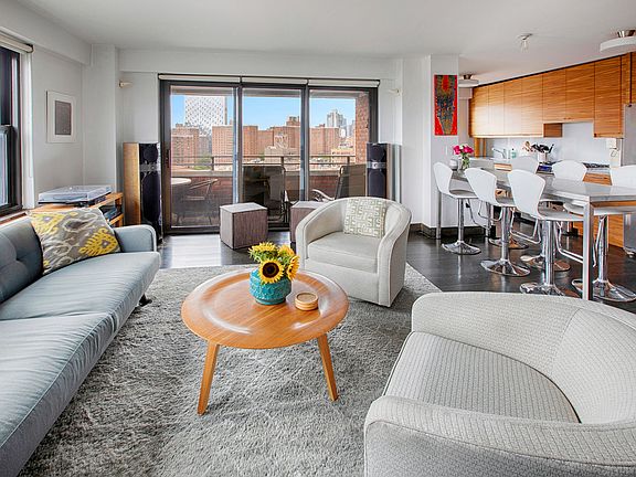 2nd image of 208 E Broadway APT J1407