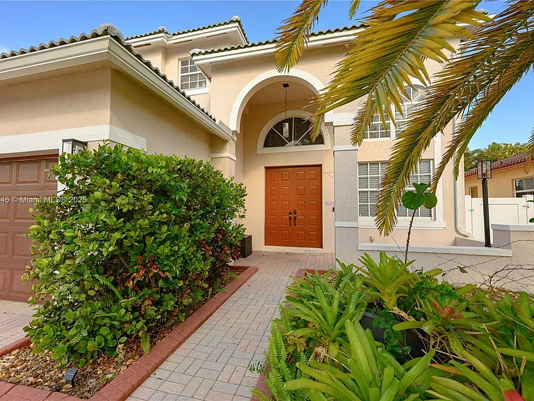 5309 SW 133rd Ave — Photo 2
