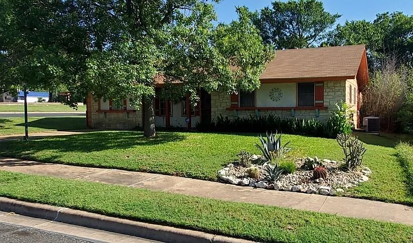 1806 Cherry Orchard Dr