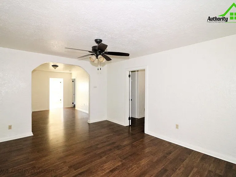 1141 Magnolia Ave — Photo 4
