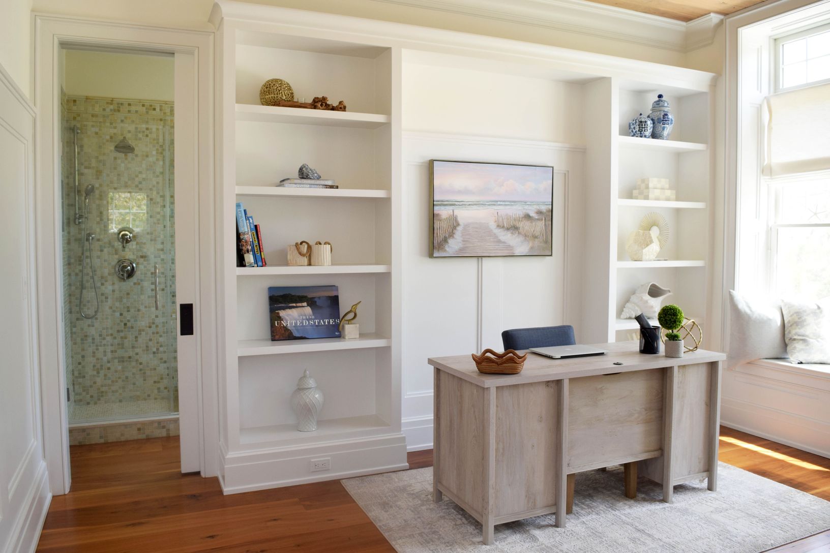  Office with ensuite bathroom