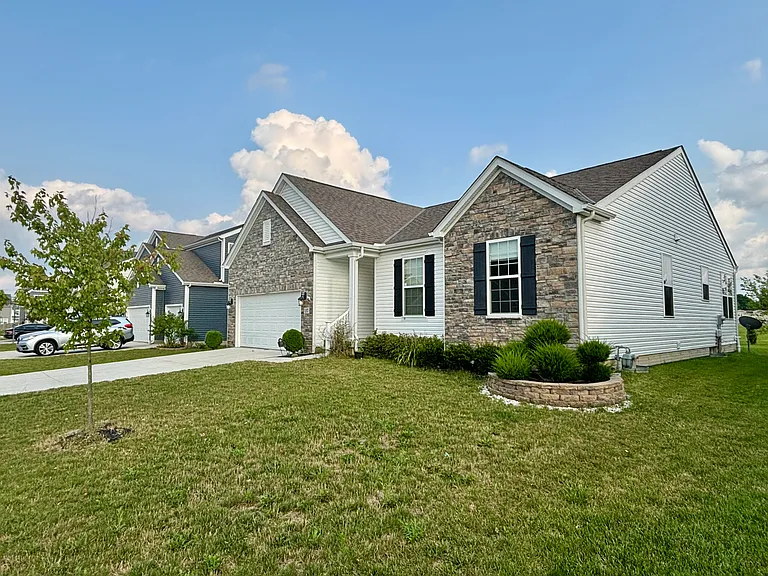 137 Kennedy Park Dr — Photo 1