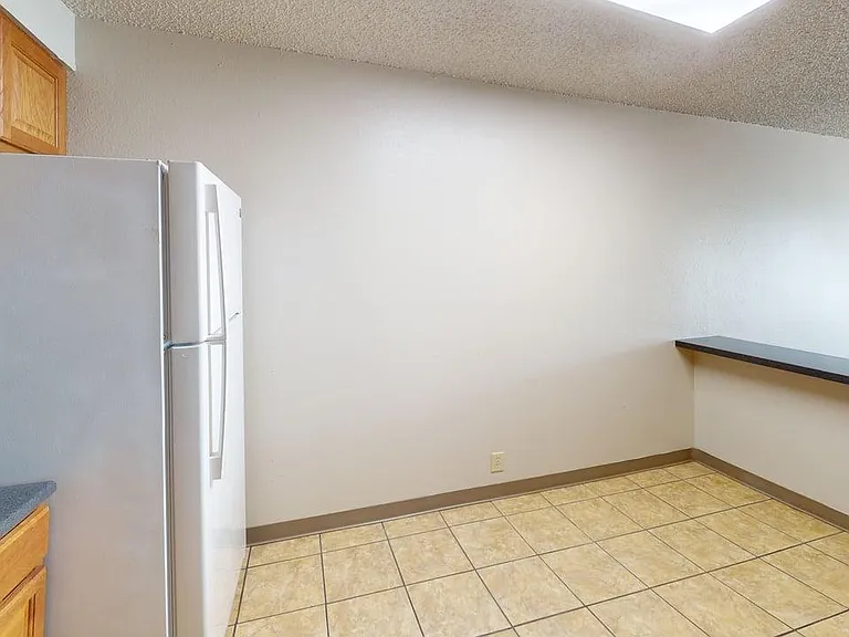 240 W Furnish Ave #8 — Photo 5
