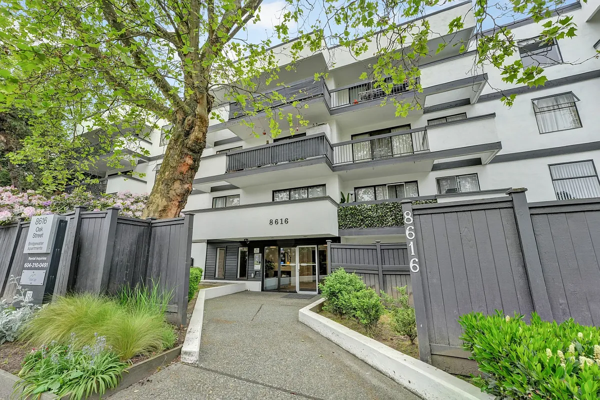 Building Photo - 8616 Oak St #203