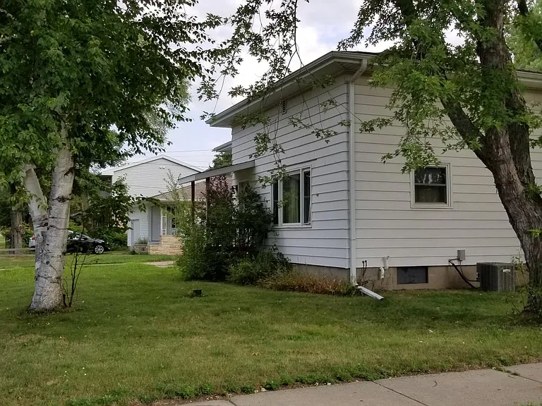 475 Clayton Ave — Photo 4