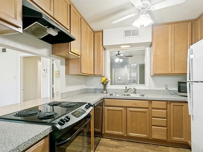 11033 Joymeadow Dr — Photo 11