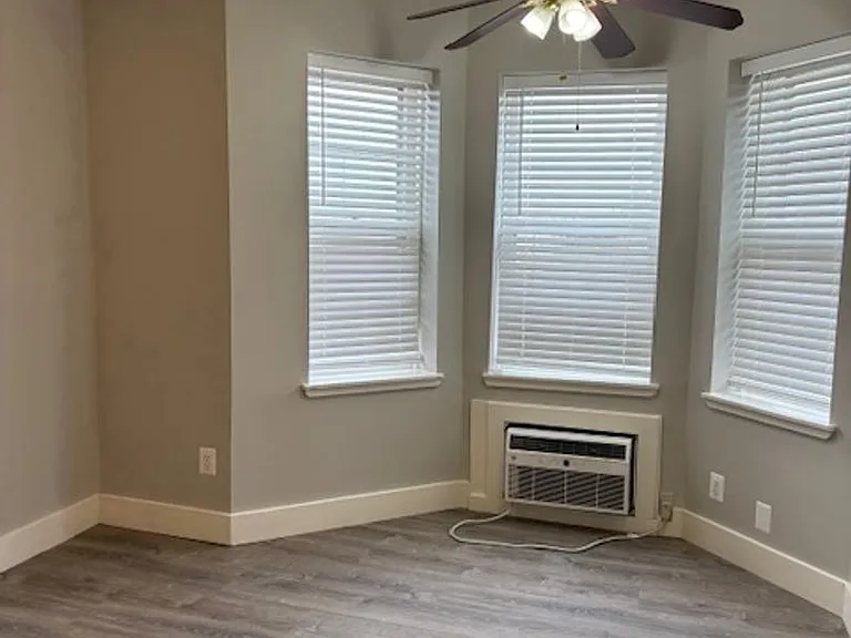 443 10th St NE — Photo 3