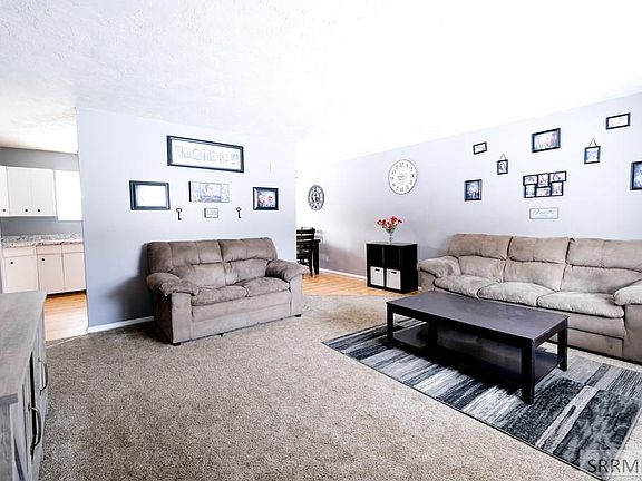 2nd image of 425 Starlite Ave