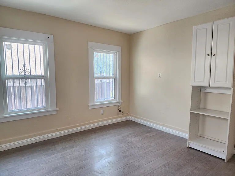 211 E Gage Ave — Photo 8