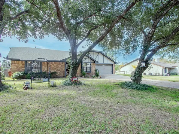 833 N Gray St, Caldwell, TX 77836