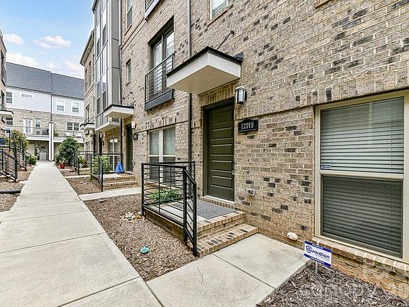 3rd image of 12018 Brooklyn Ave