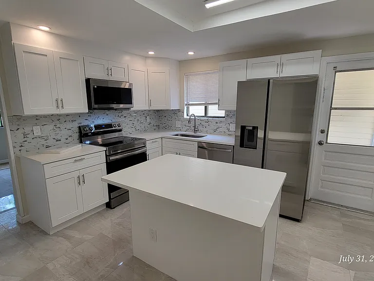 552 Pelican Bay Dr — Photo 3