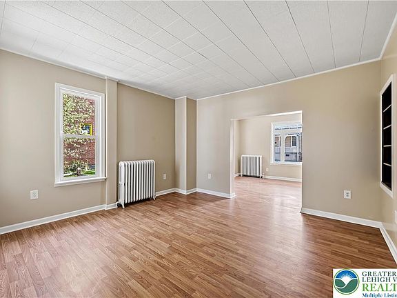 3rd image of 102 S Whiteoak St