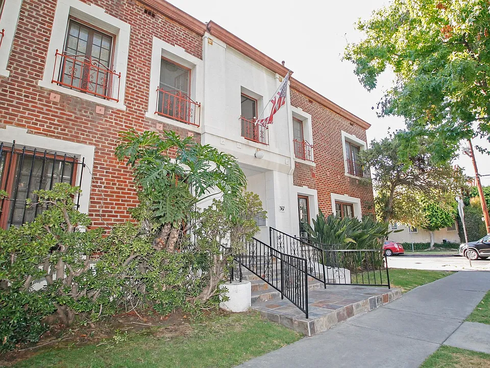 367 N Orange Grove Ave