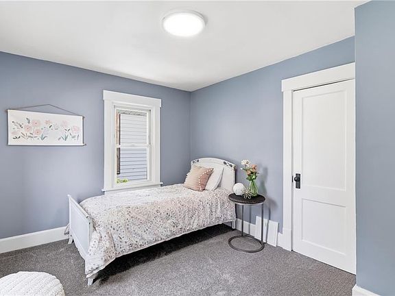 5th image of 709 Columbus Ave NW