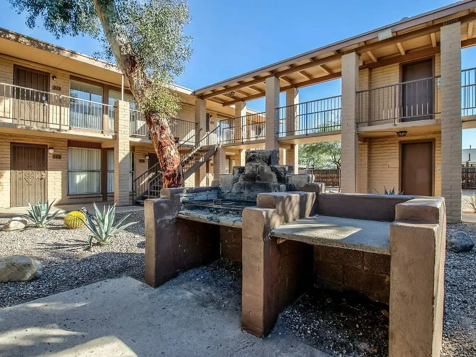 Vista Hermosa Apts — Photo 4