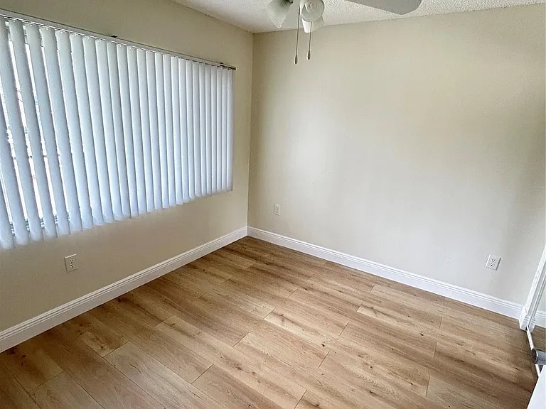 900 SW 142nd Ave #202L — Photo 26