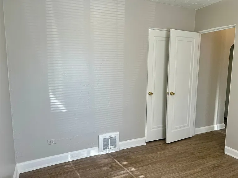 1590 N Syracuse St — Photo 13