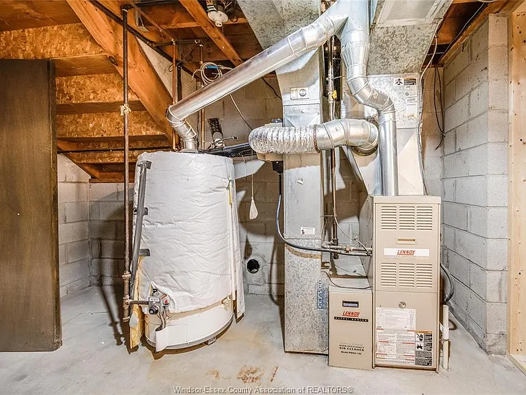 7105 Isabelle Ct — Photo 25