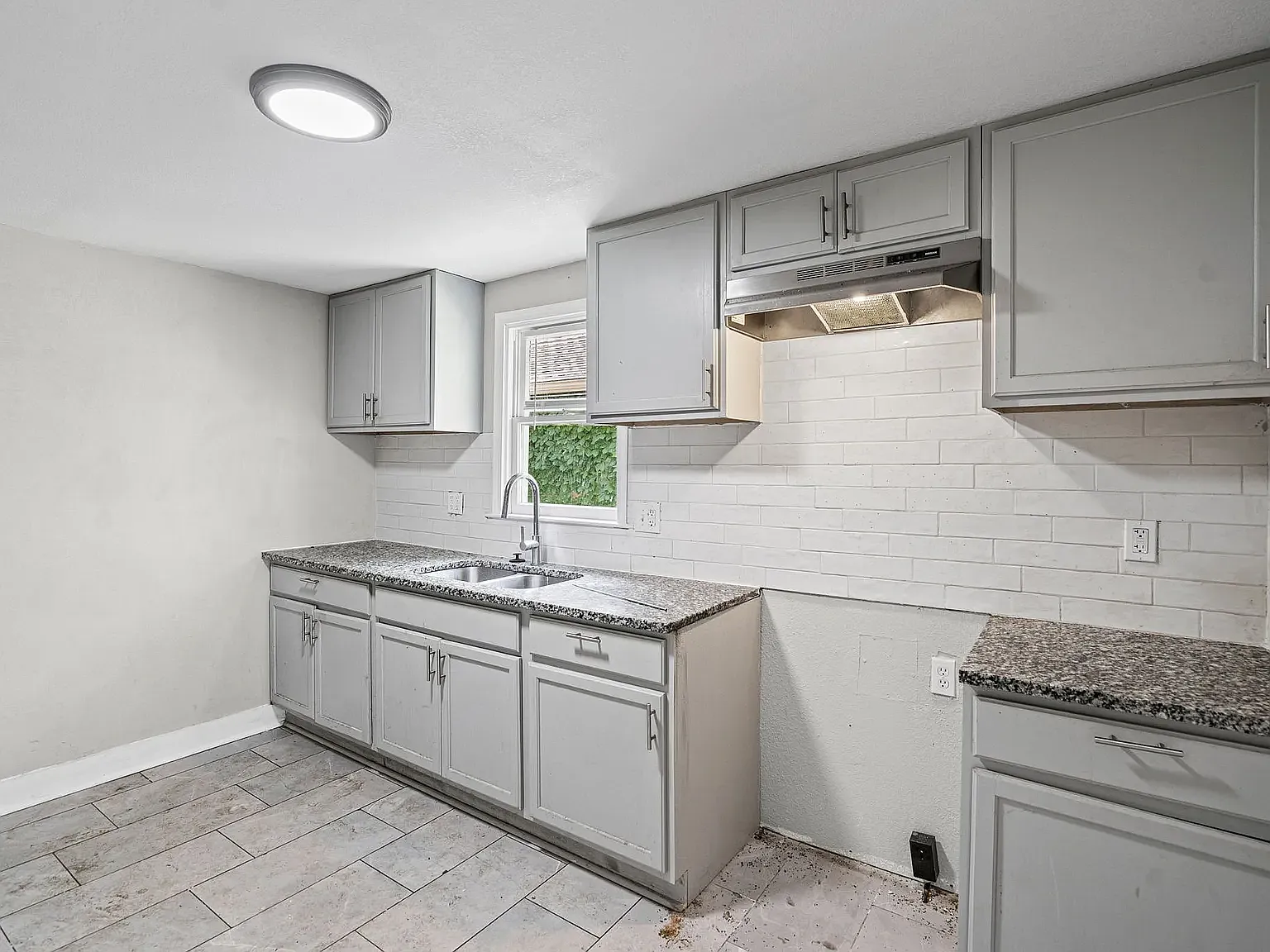 4 bed, $1,775 — Photo 2