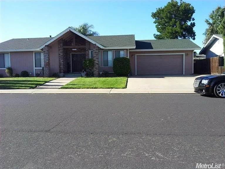 2429 Lavon Ln photo 1