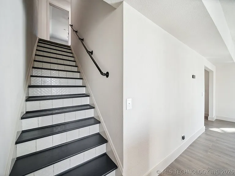 221 W Detroit St — Photo 26