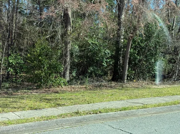 128 Oakview Club Dr, Macon, GA 31216