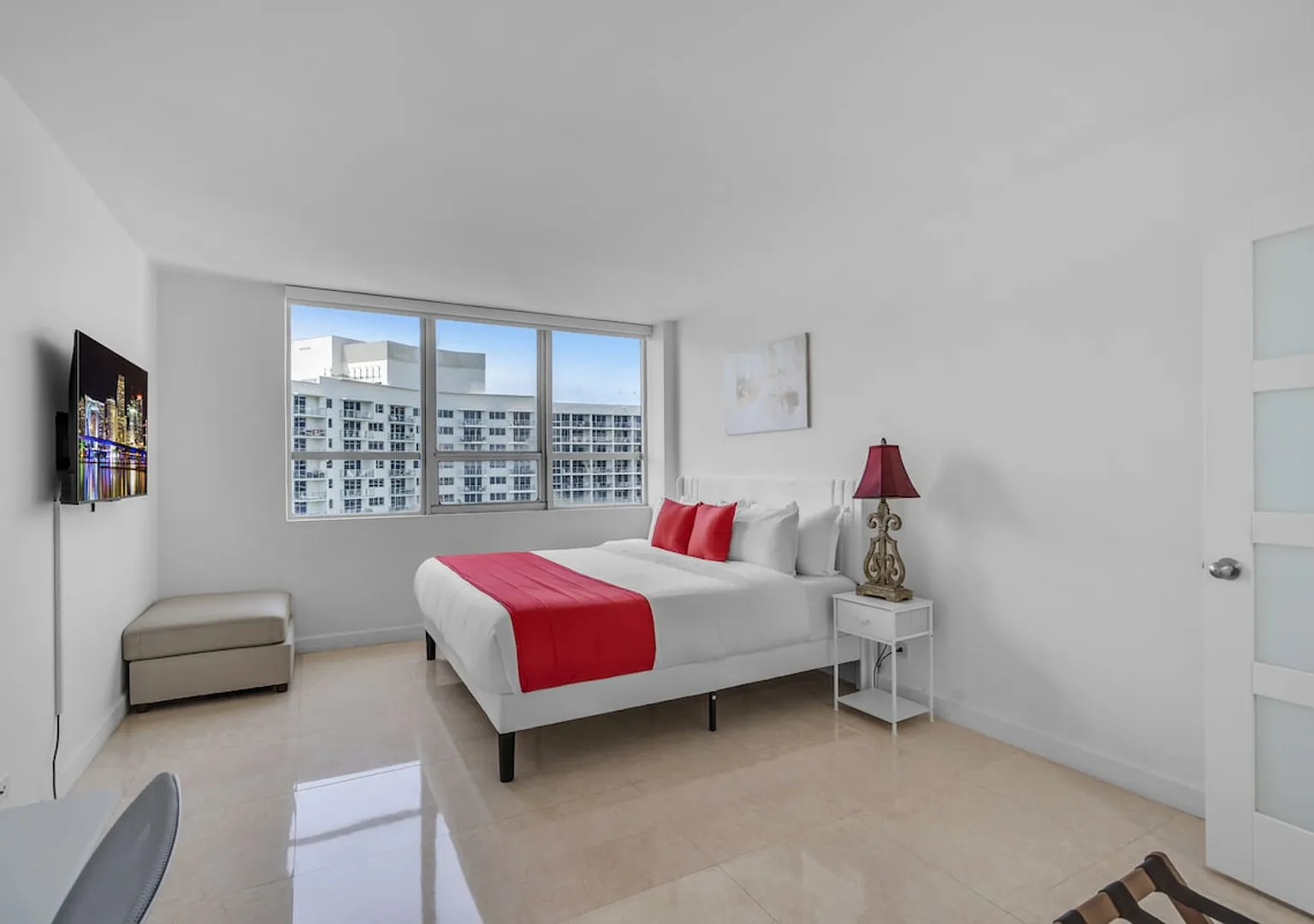 Monthly 2BR South Beach Bay Views + Resort Pool — Photo 4