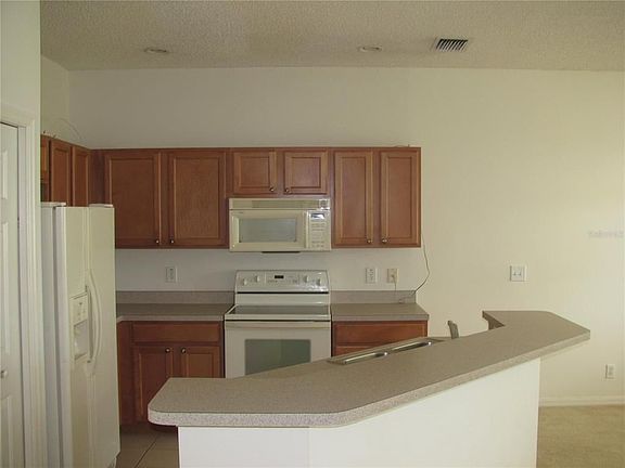 5th image of 571 Shoreham Ct NE