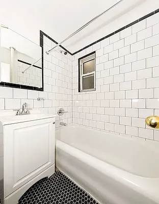 Rented by R New York | media 27