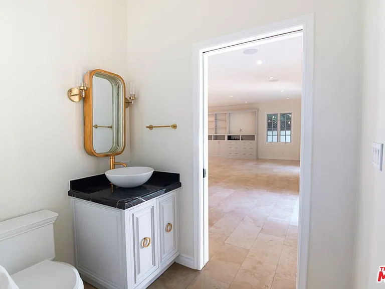 552 Wilcox Ave — Photo 23