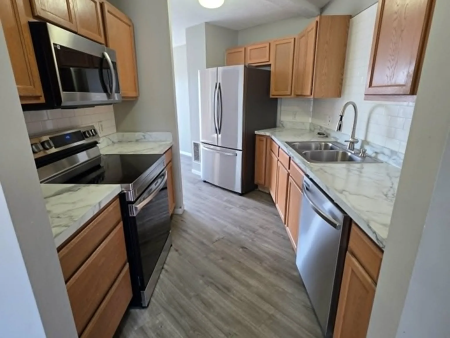 4 bed, 2.5 bath, 1725 sqft, $1,995 — Photo 2