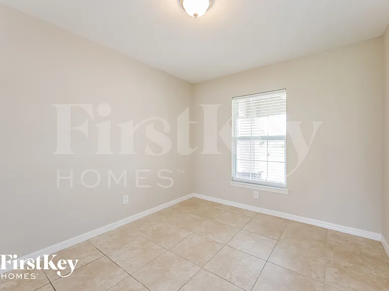 2212 NW 9th St — Photo 6