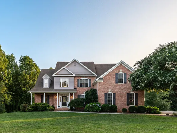 1118 Jefferson Dr W, Forest, VA 24551