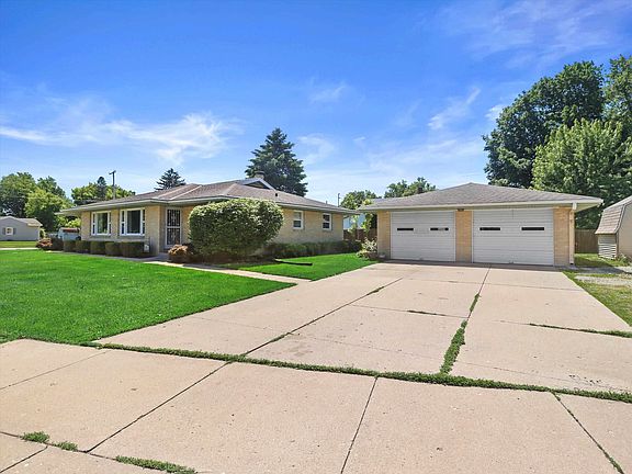 3rd image of 1307-1309 N Lexington Dr