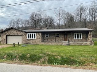 426 Little Coal River Rd, Alum Creek, WV 25003