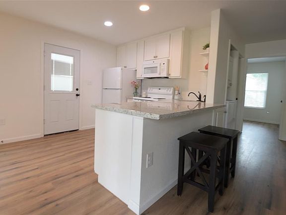 4th image of 5424 Pine St