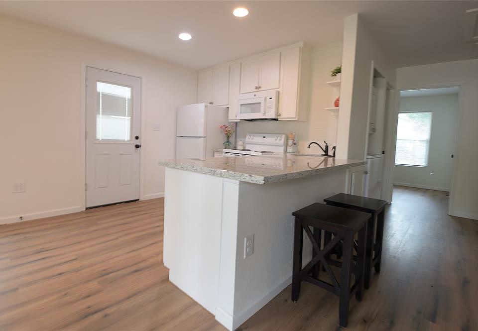 1st image of 5422 Pine Ave