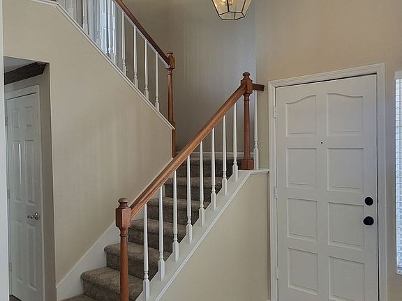 2nd image of 39917 Chippewa Cir