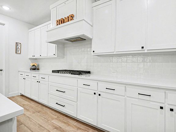 5th image of 4905 Celestial Rd