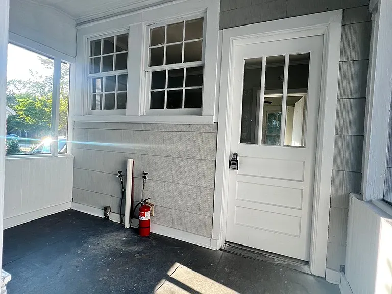 301 S College St — Photo 12