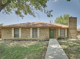 2621 Medina Dr, Carrollton, TX 75007