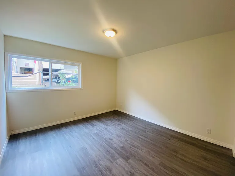 1319 Barry Apartments — Photo 4