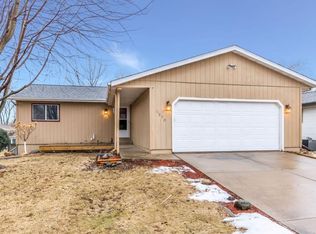 3270 3rd St, Marion, IA 52302