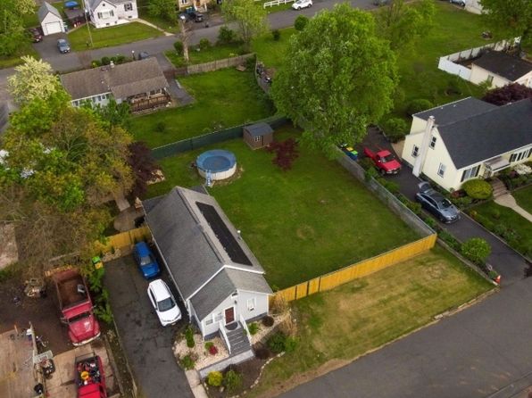 84 Baker St, Franklin Twp., NJ 08873
