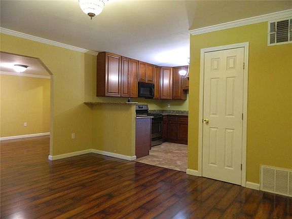 3rd image of 7571 Berg St