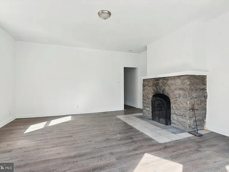 5045 Pulaski Ave — Photo 12