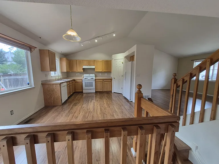 427 Hudson Ct — Photo 8