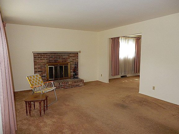 4th image of 8370 Ashhollow Dr